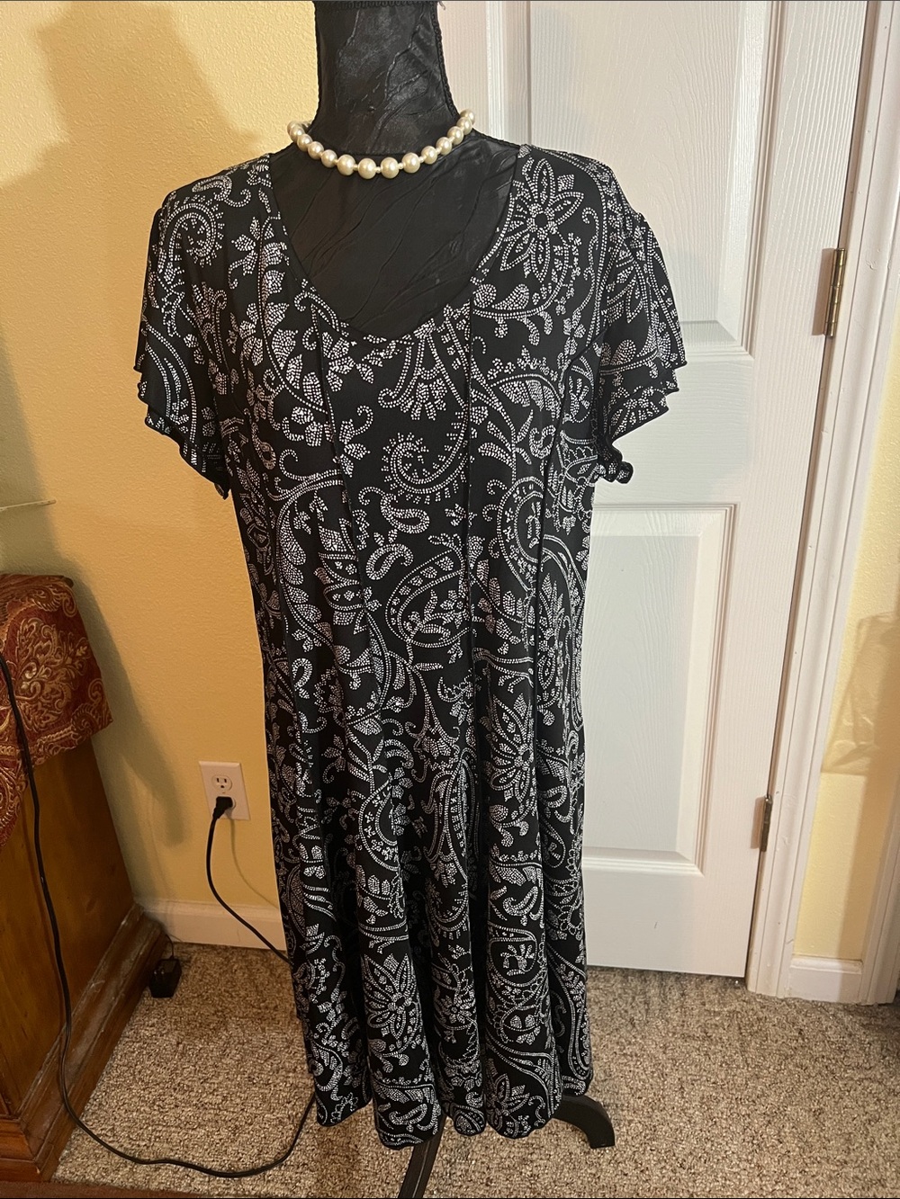 Sami & Jo Black Paisley V-Neck Midi Dress